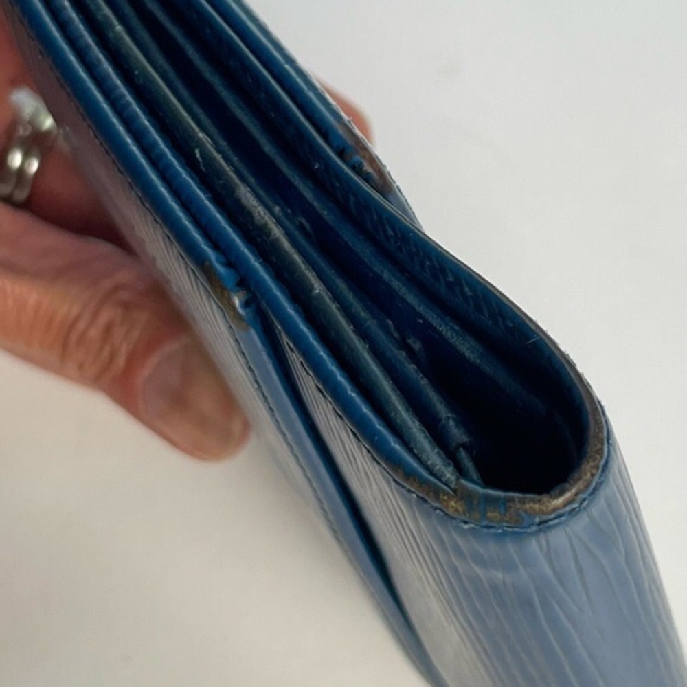 Blue - Picture 11 of 12